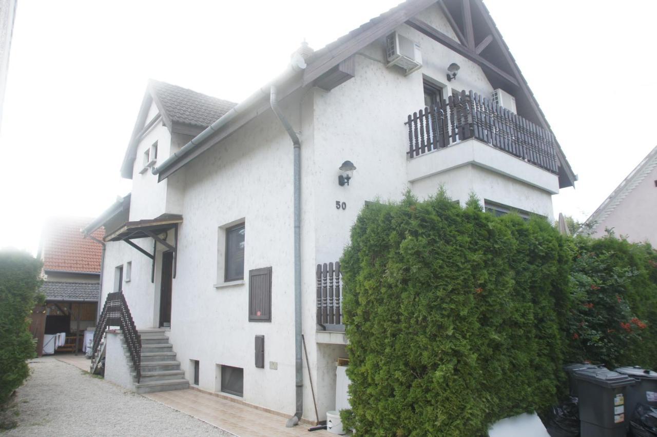 Szuzanna Fenyves Panzio Bed & Breakfast Siofok Ngoại thất bức ảnh
