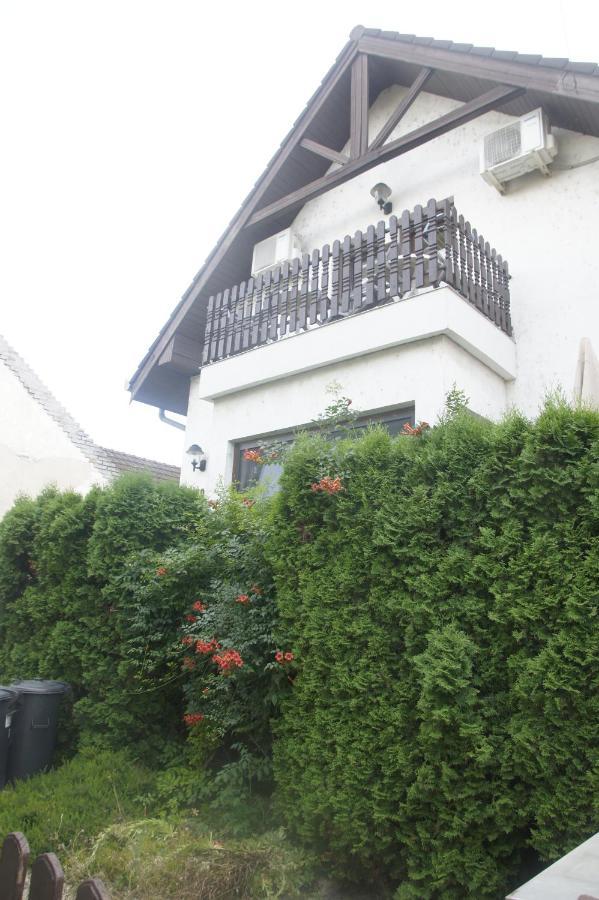 Szuzanna Fenyves Panzio Bed & Breakfast Siofok Ngoại thất bức ảnh
