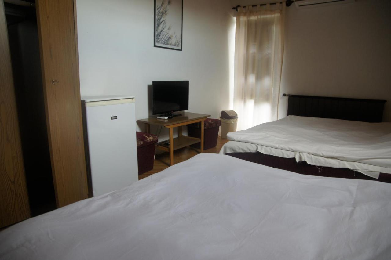 Szuzanna Fenyves Panzio Bed & Breakfast Siofok Ngoại thất bức ảnh