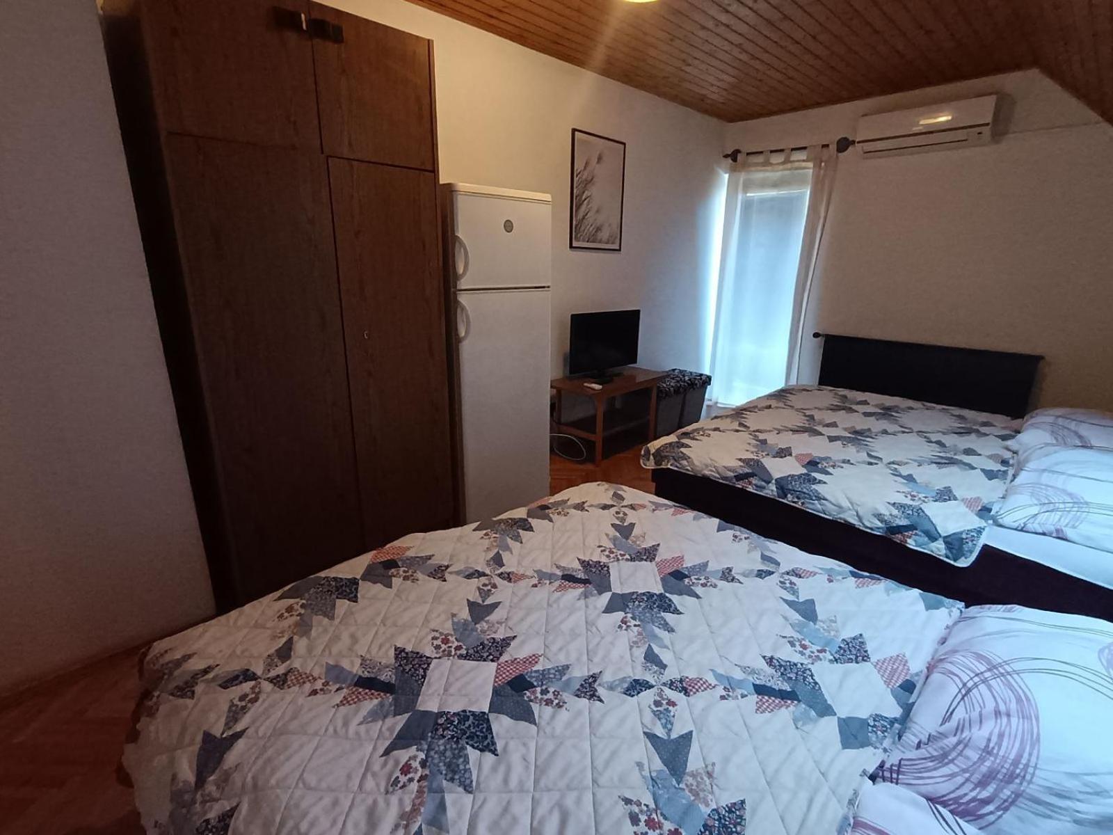 Szuzanna Fenyves Panzio Bed & Breakfast Siofok Ngoại thất bức ảnh