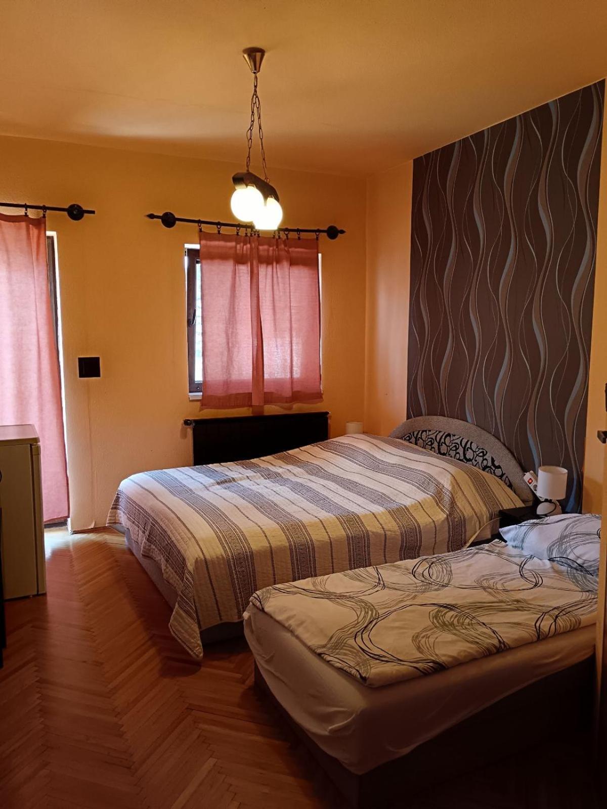 Szuzanna Fenyves Panzio Bed & Breakfast Siofok Ngoại thất bức ảnh